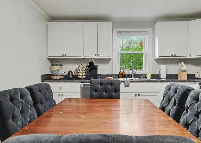 Holiday home In Dt Near Corp Hqs And Naval Base Libertyville