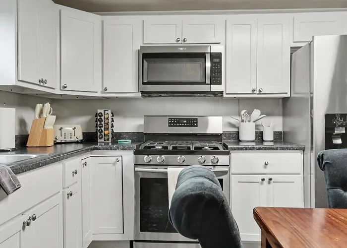 Holiday home In Dt Near Corp Hqs And Naval Base