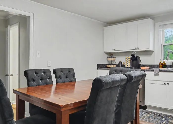 Holiday home In Dt Near Corp Hqs And Naval Base