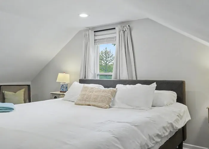 Holiday home In Dt Near Corp Hqs And Naval Base Libertyville