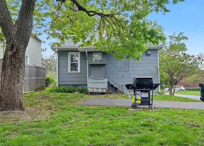 Holiday home In Dt Near Corp Hqs And Naval Base Libertyville