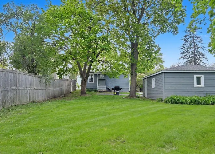 Holiday home In Dt Near Corp Hqs And Naval Base *